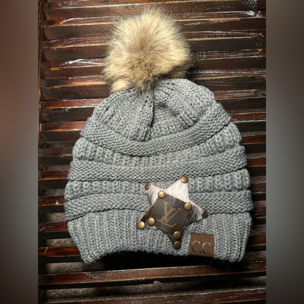 Cowhide LV beanie🤎